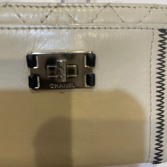Authentic RARE Chanel White Card Case - Picture 4 of 13